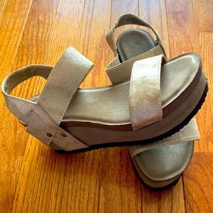 Hokus Pokus wedge shoes